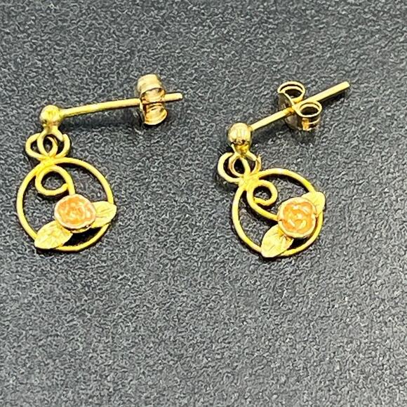 Black Hills Gold RGC 14K Marked Rose Flower Dangle Petite Earrings - Picture 1 of 10